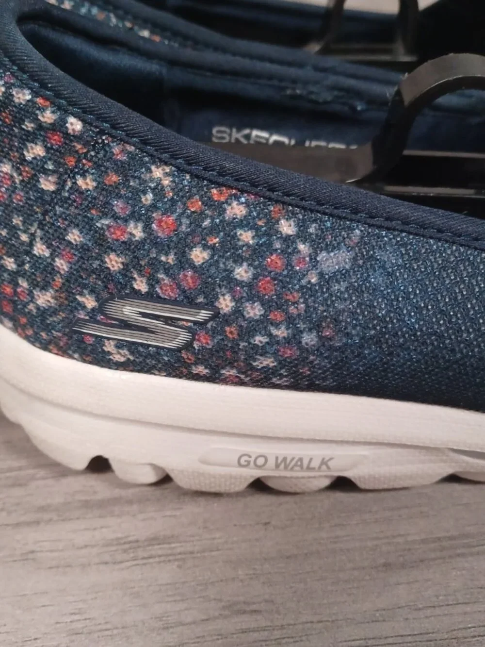 Skechers GO WALK Goga Mat Women's Size 8.5 Hands Free Slip-ins Floral Navy